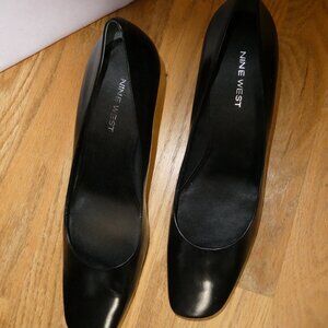 Nine West Black Pumps